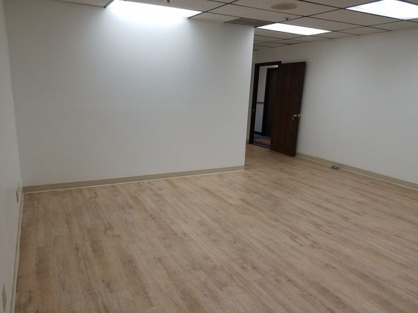 LARGE OPEN OFFICE, SEVERAL USES. FLAT RATE, EASY LEASE